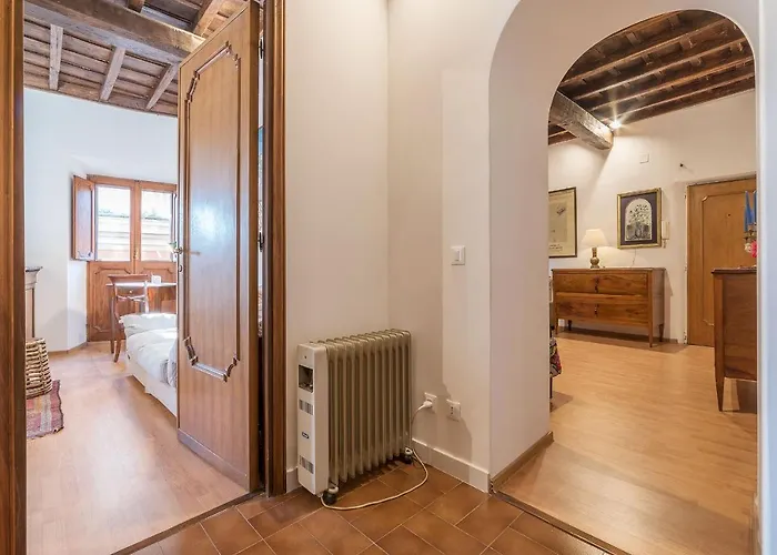 Guesthost - Montecitorio & Pantheon Stylish Flat Appartement *
